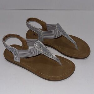 Sarah Jayne Thong Bling Dressy Sandal Girl's Size
13 NEW IN BOX